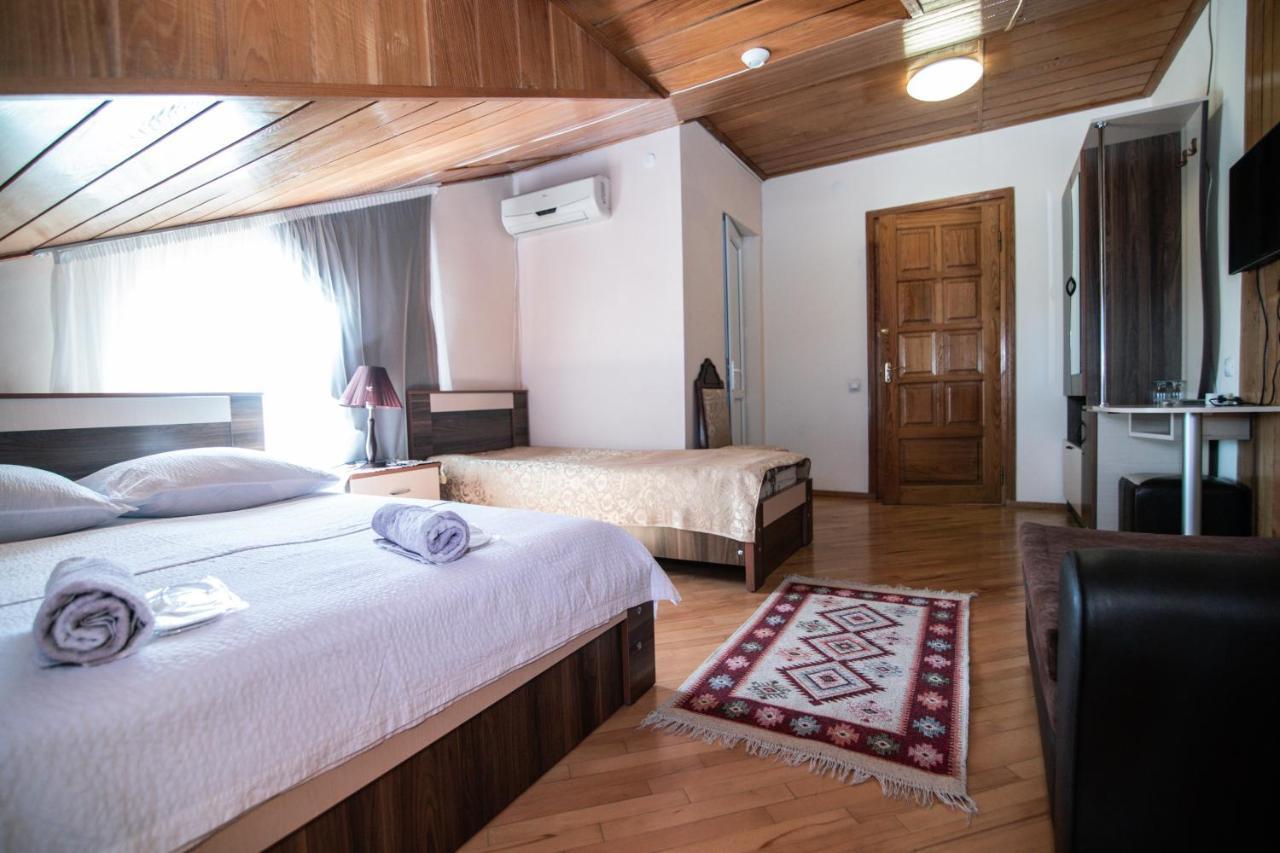 Family Hotel Lago & Wine Cellar لاجوديخي المظهر الخارجي الصورة