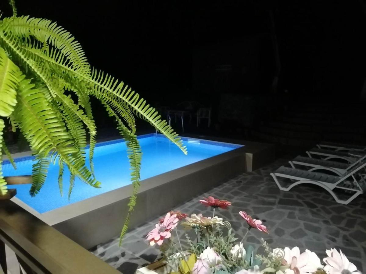 Family Hotel Lago & Wine Cellar لاجوديخي المظهر الخارجي الصورة