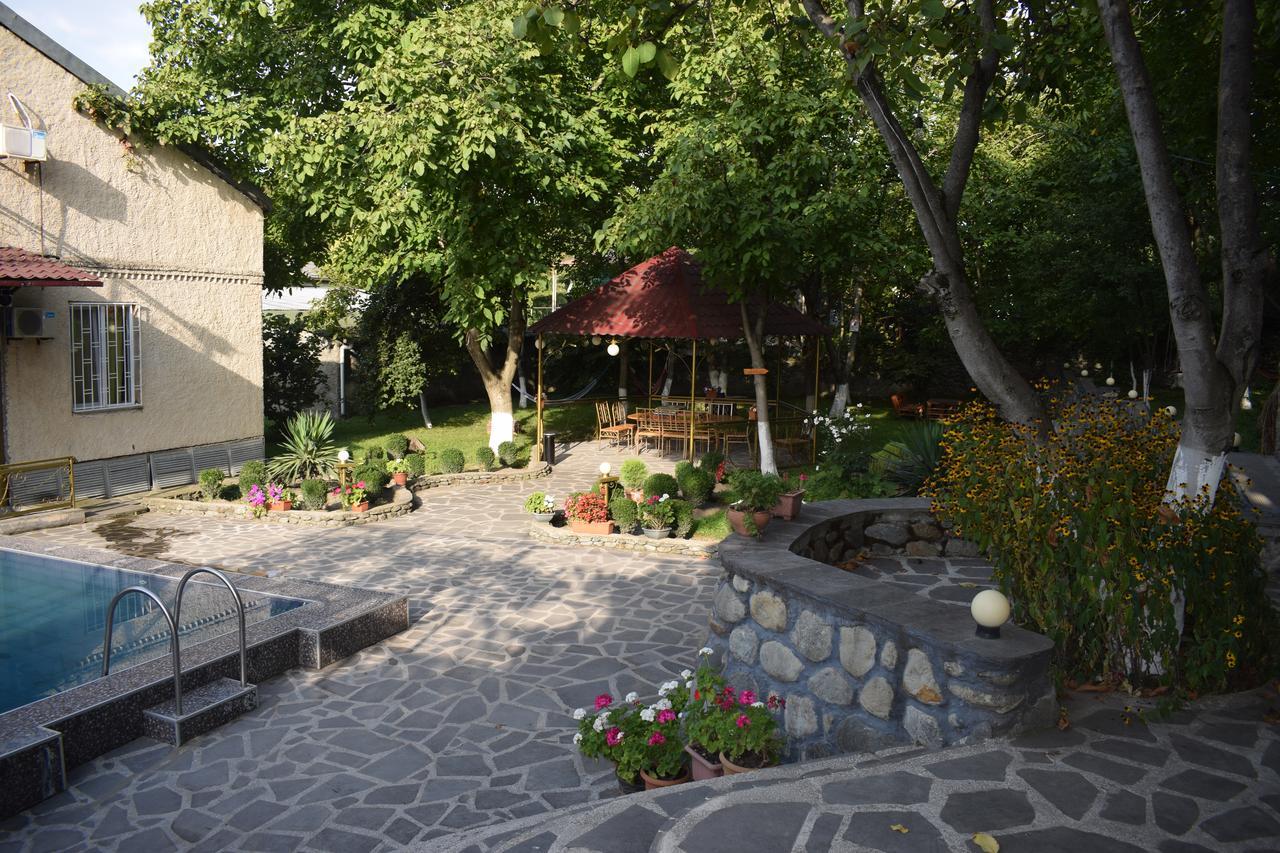 Family Hotel Lago & Wine Cellar لاجوديخي المظهر الخارجي الصورة