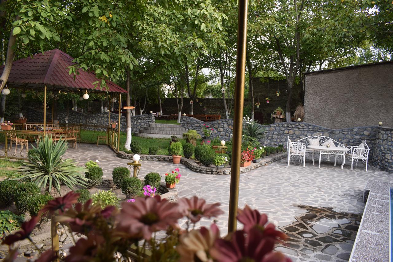 Family Hotel Lago & Wine Cellar لاجوديخي المظهر الخارجي الصورة